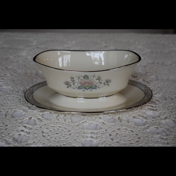 Lenox Fine China 14 place settings plus serving pieces - Picture 6 of 13